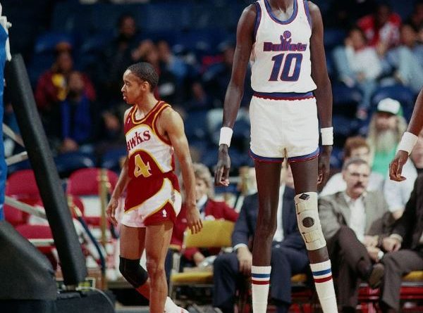Manute Bol el más alto de los más altos de la historia NBA